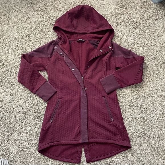The North Face Jackets & Blazers - The North Face women's Recover Up Quilted Jacket Maroon long size M